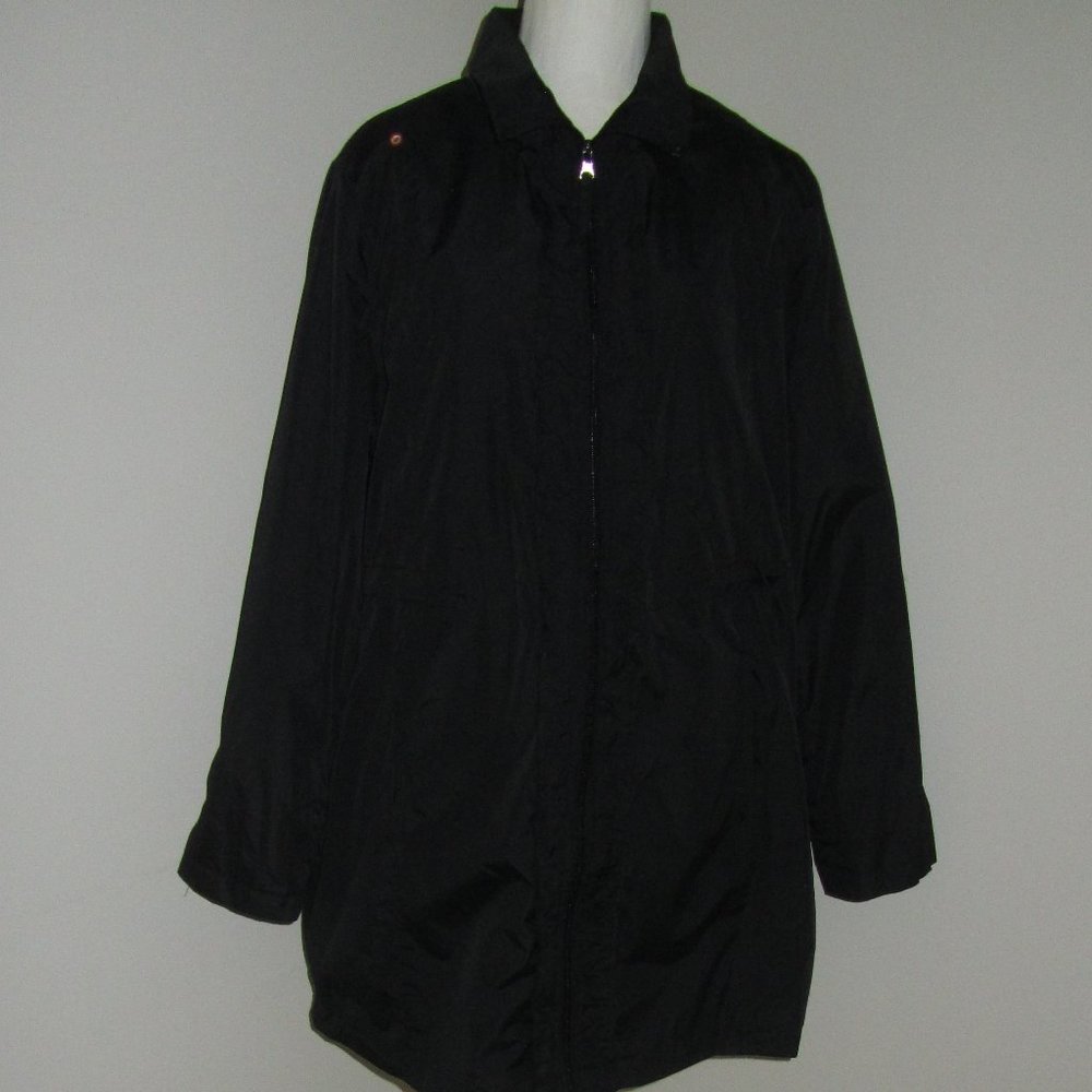 Women's Lightweight Raincoat by Lane Bryant  Size 18/20. NWOT.